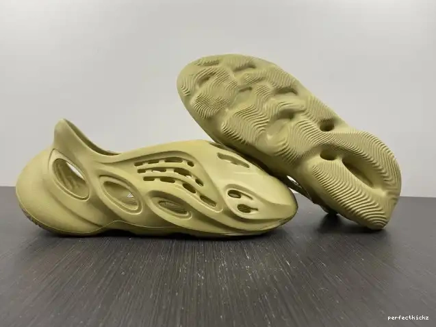 RNNR Adidas Sulfur Yeezy GV6775 Foam 0501